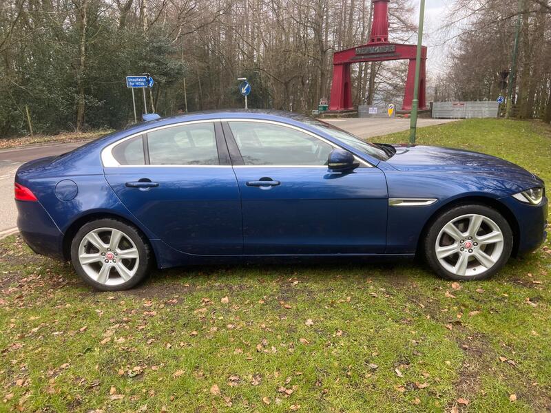 JAGUAR XE