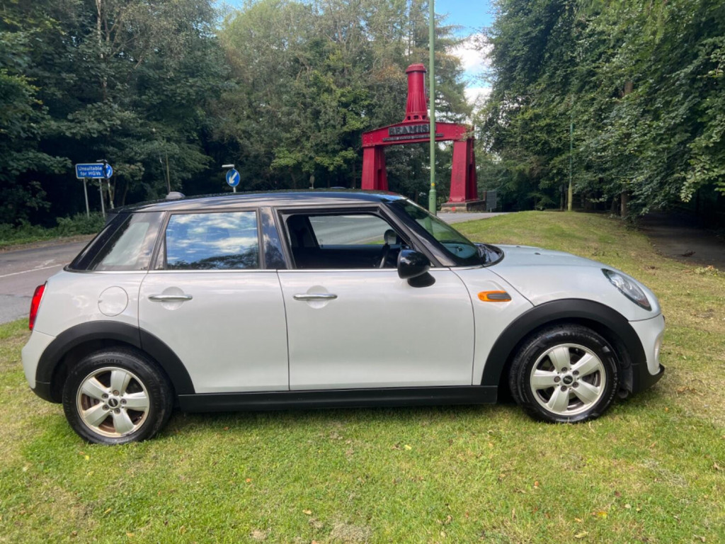 2017 MINI HATCH