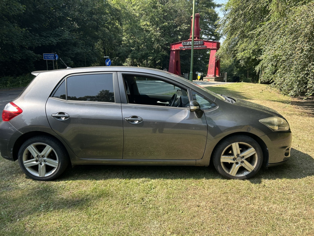 2012 Toyota Auris